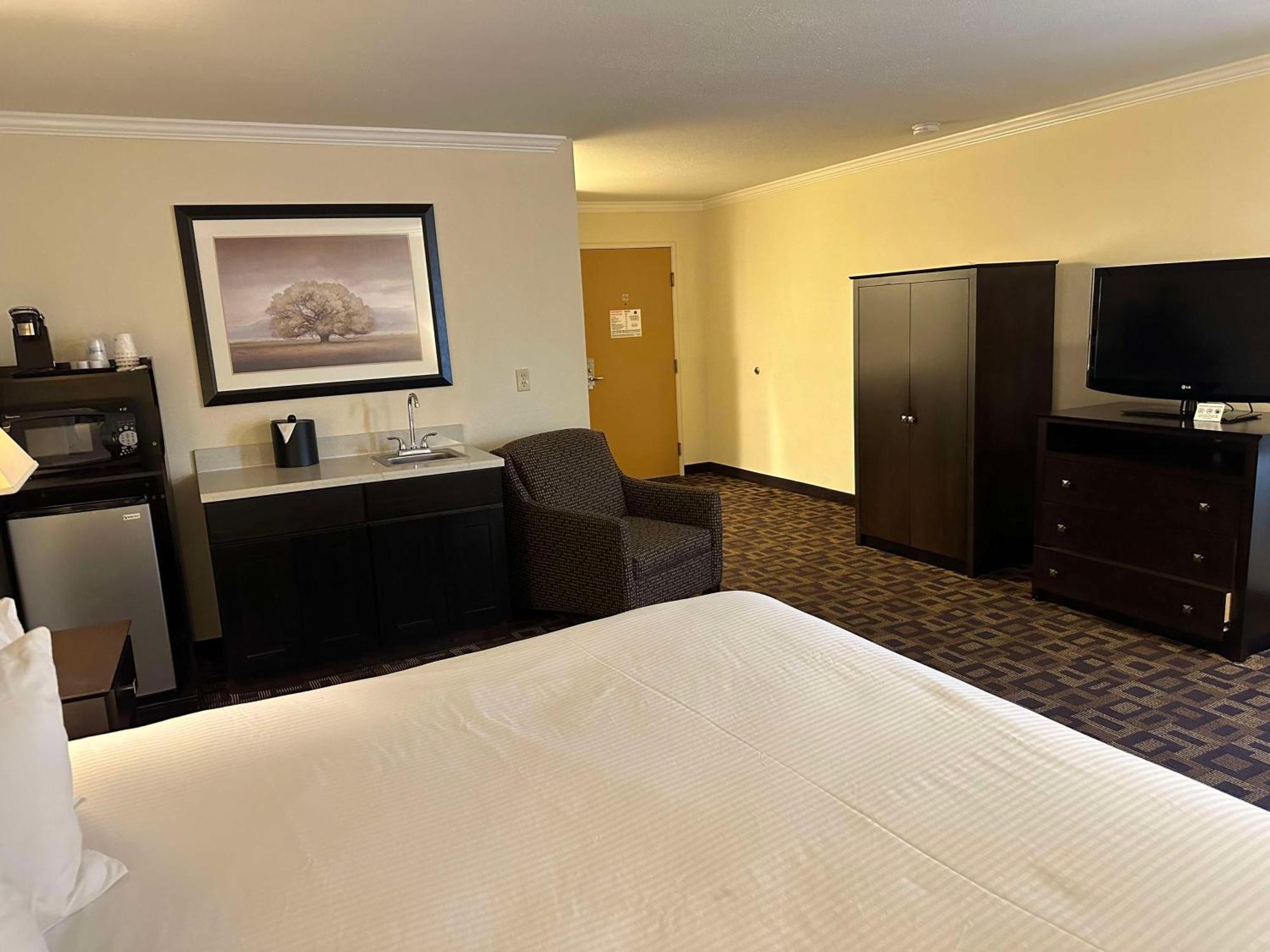 Best Western Plus Inn Of הייווארד מראה חיצוני תמונה