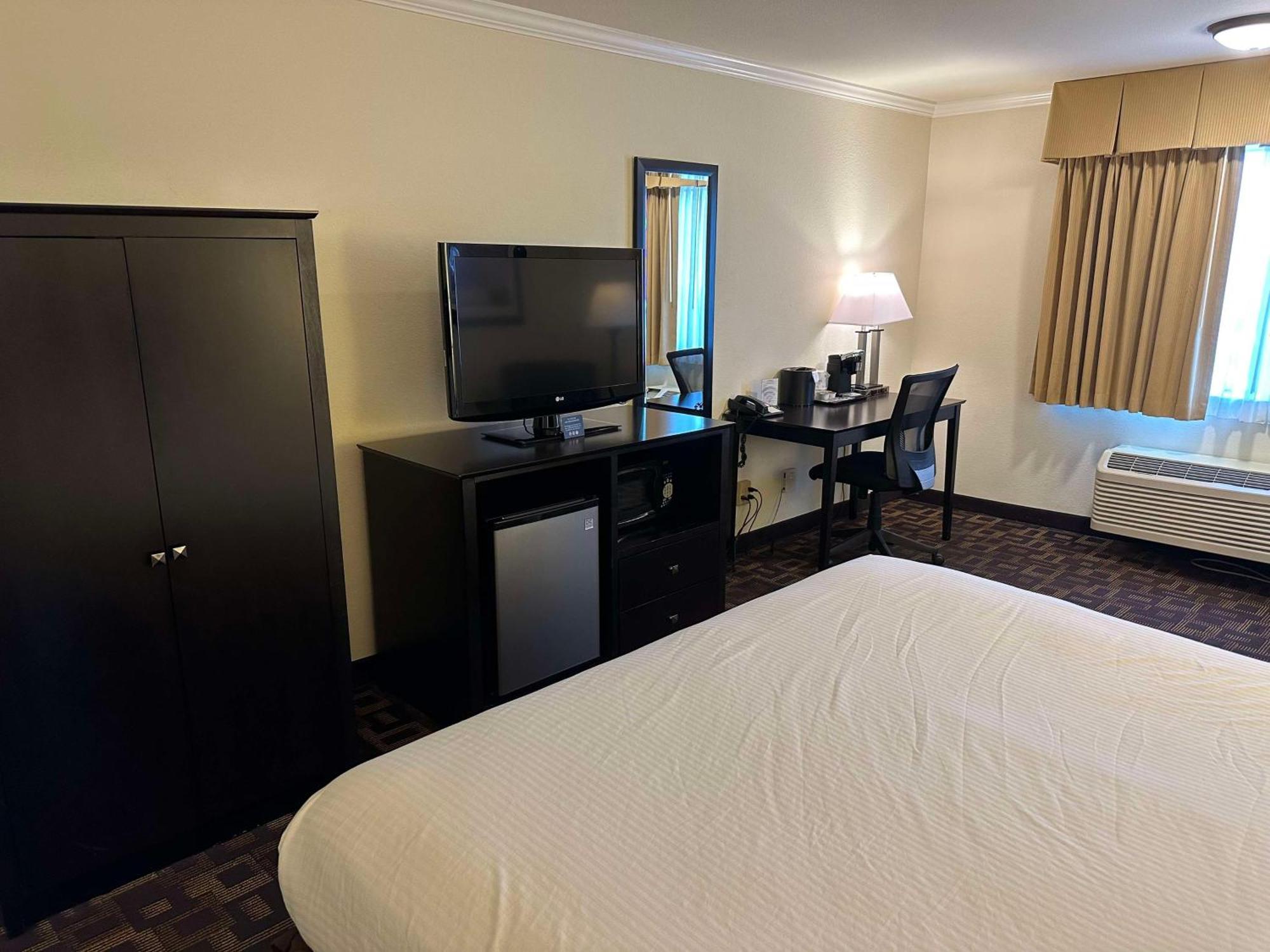 Best Western Plus Inn Of הייווארד מראה חיצוני תמונה
