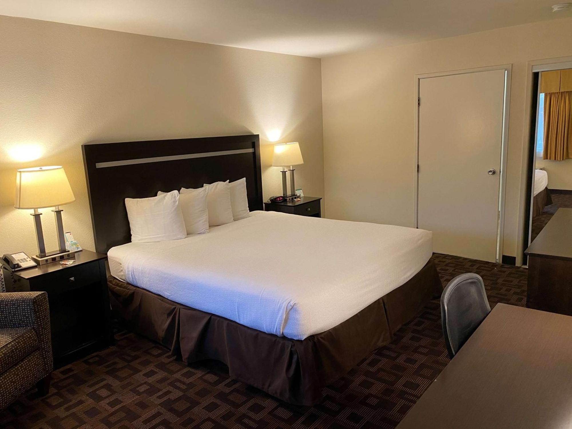 Best Western Plus Inn Of הייווארד מראה חיצוני תמונה