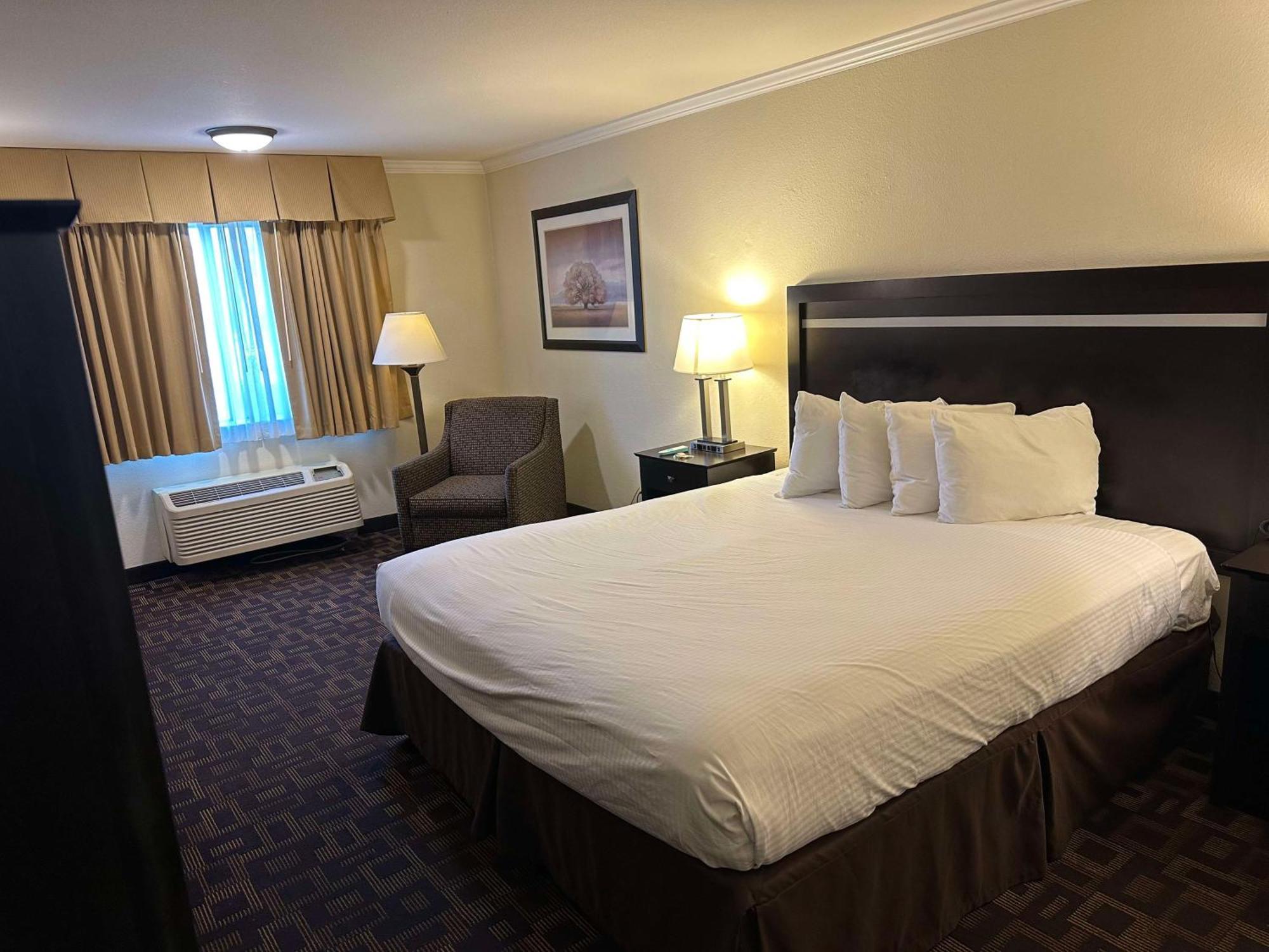 Best Western Plus Inn Of הייווארד מראה חיצוני תמונה