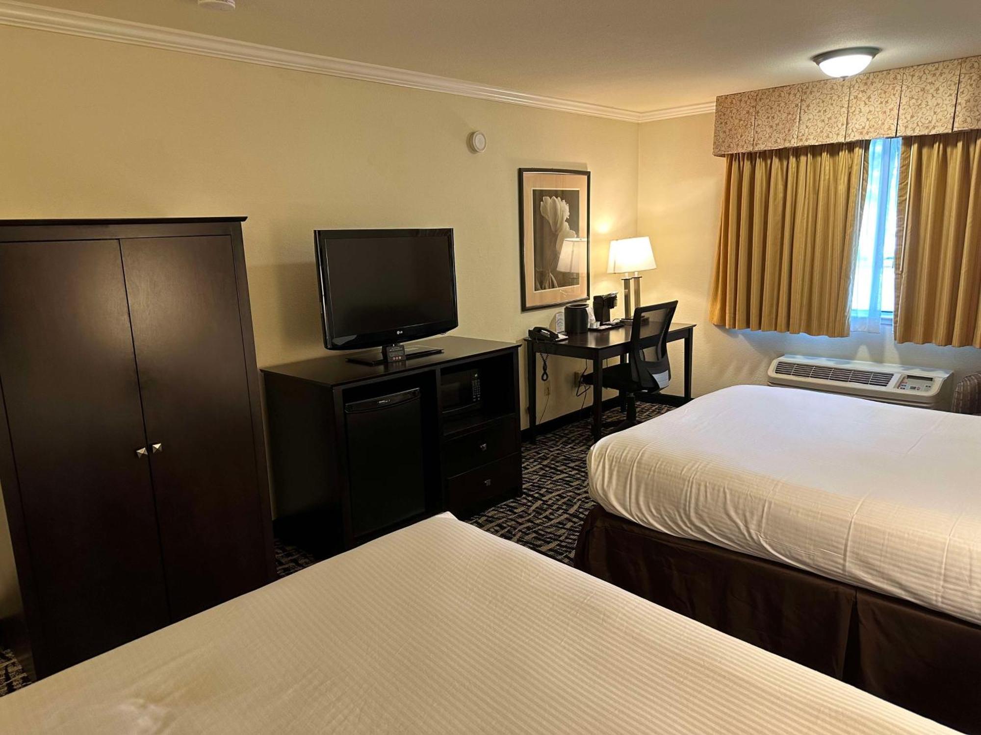 Best Western Plus Inn Of הייווארד מראה חיצוני תמונה