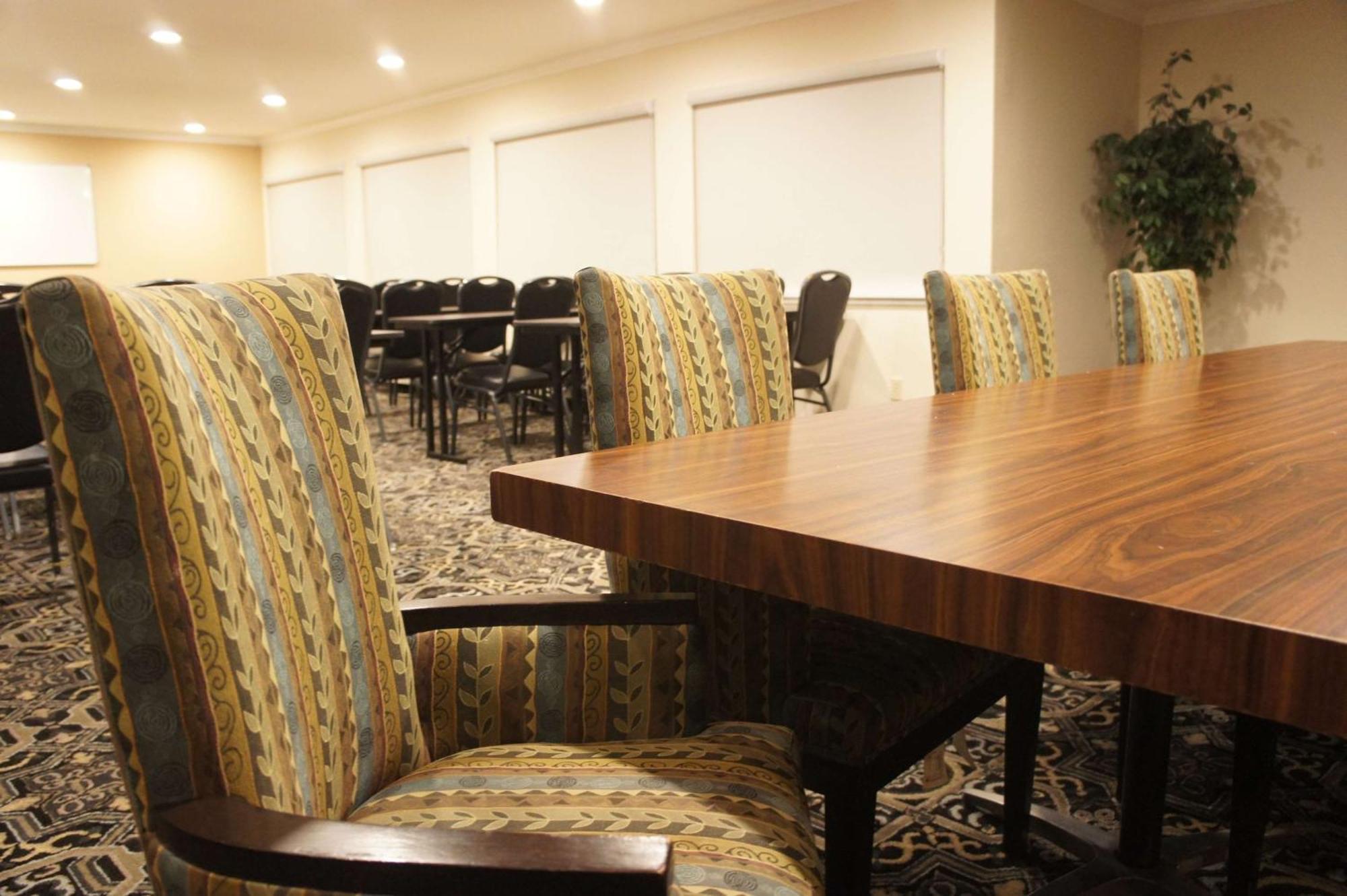 Best Western Plus Inn Of הייווארד מראה חיצוני תמונה