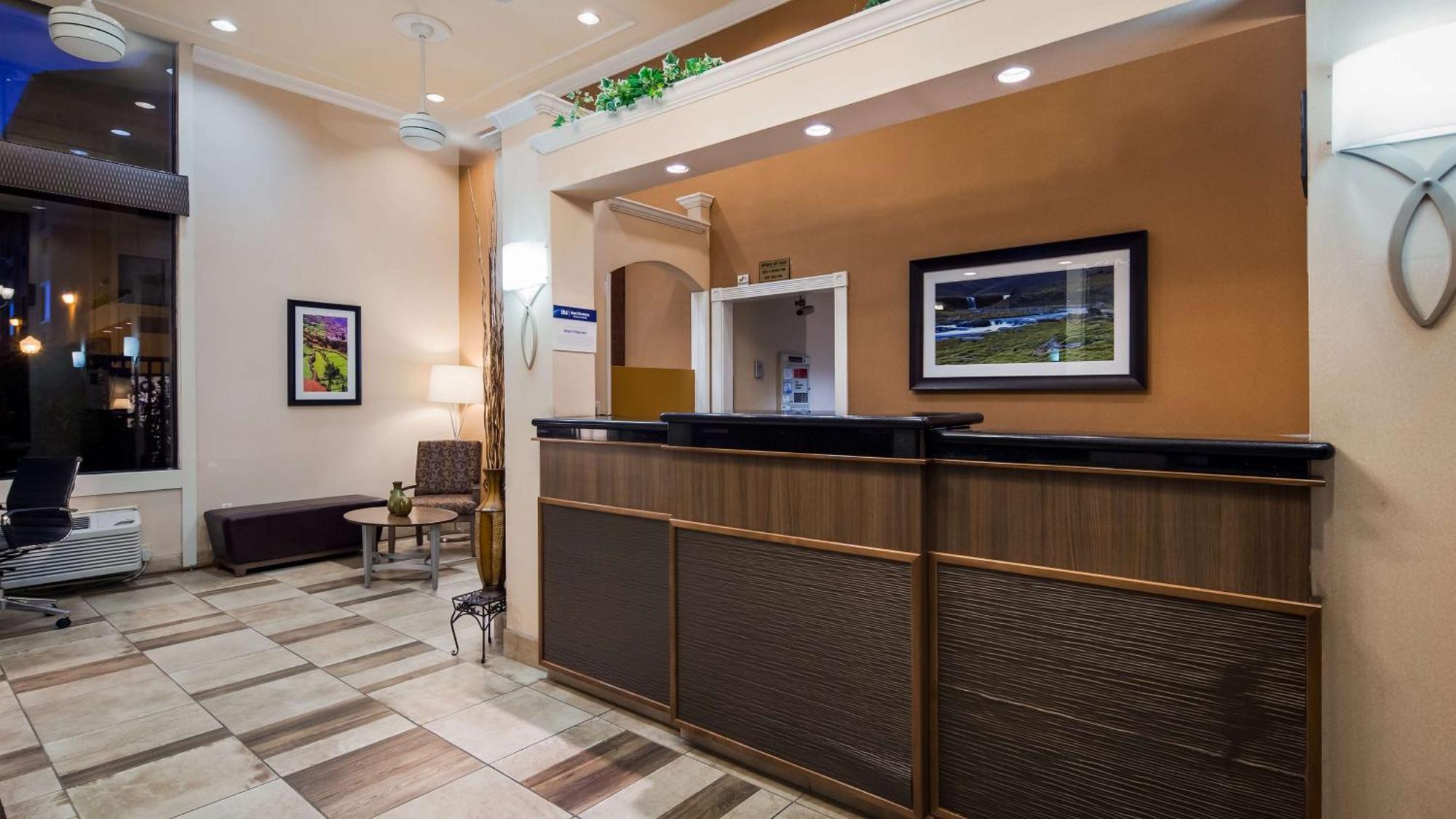 Best Western Plus Inn Of הייווארד מראה חיצוני תמונה