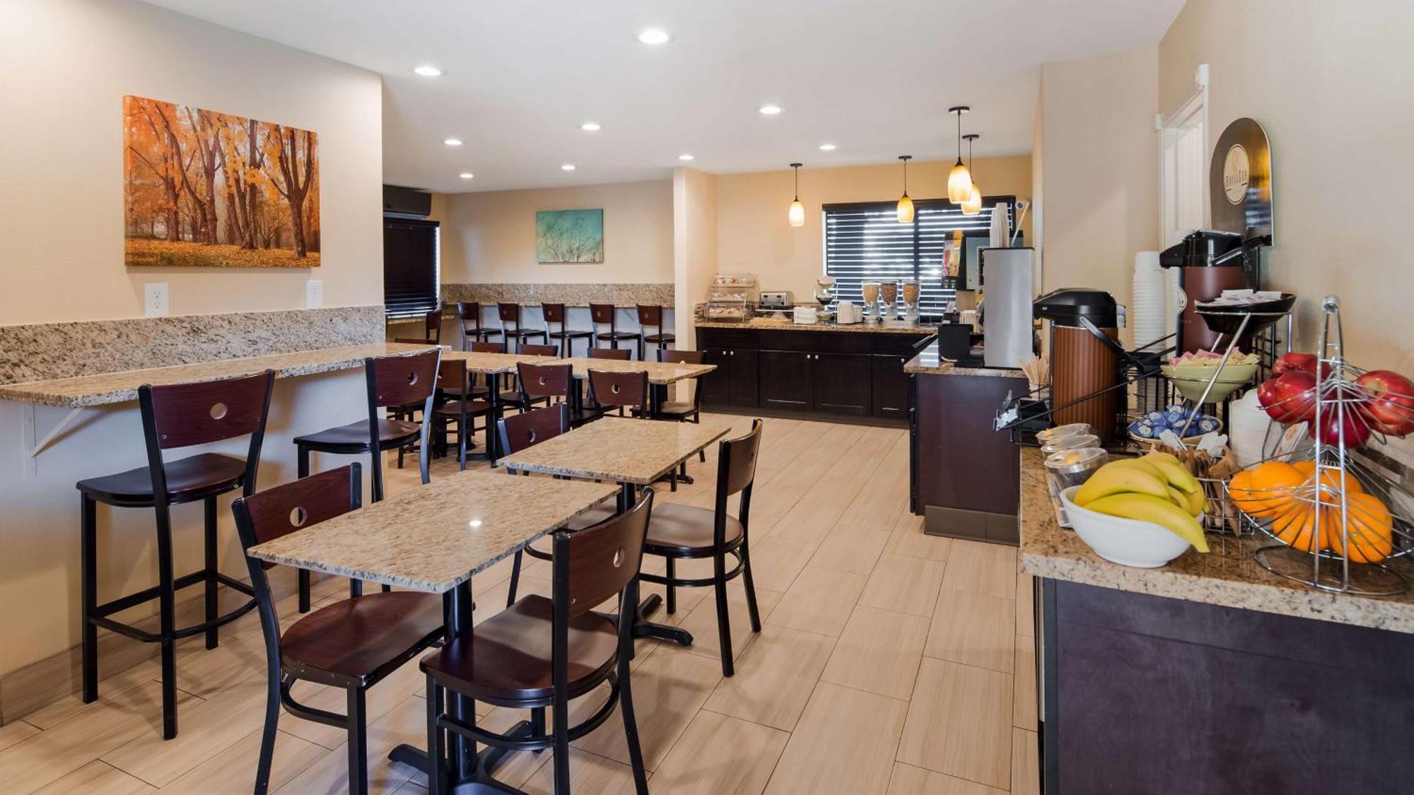 Best Western Plus Inn Of הייווארד מראה חיצוני תמונה