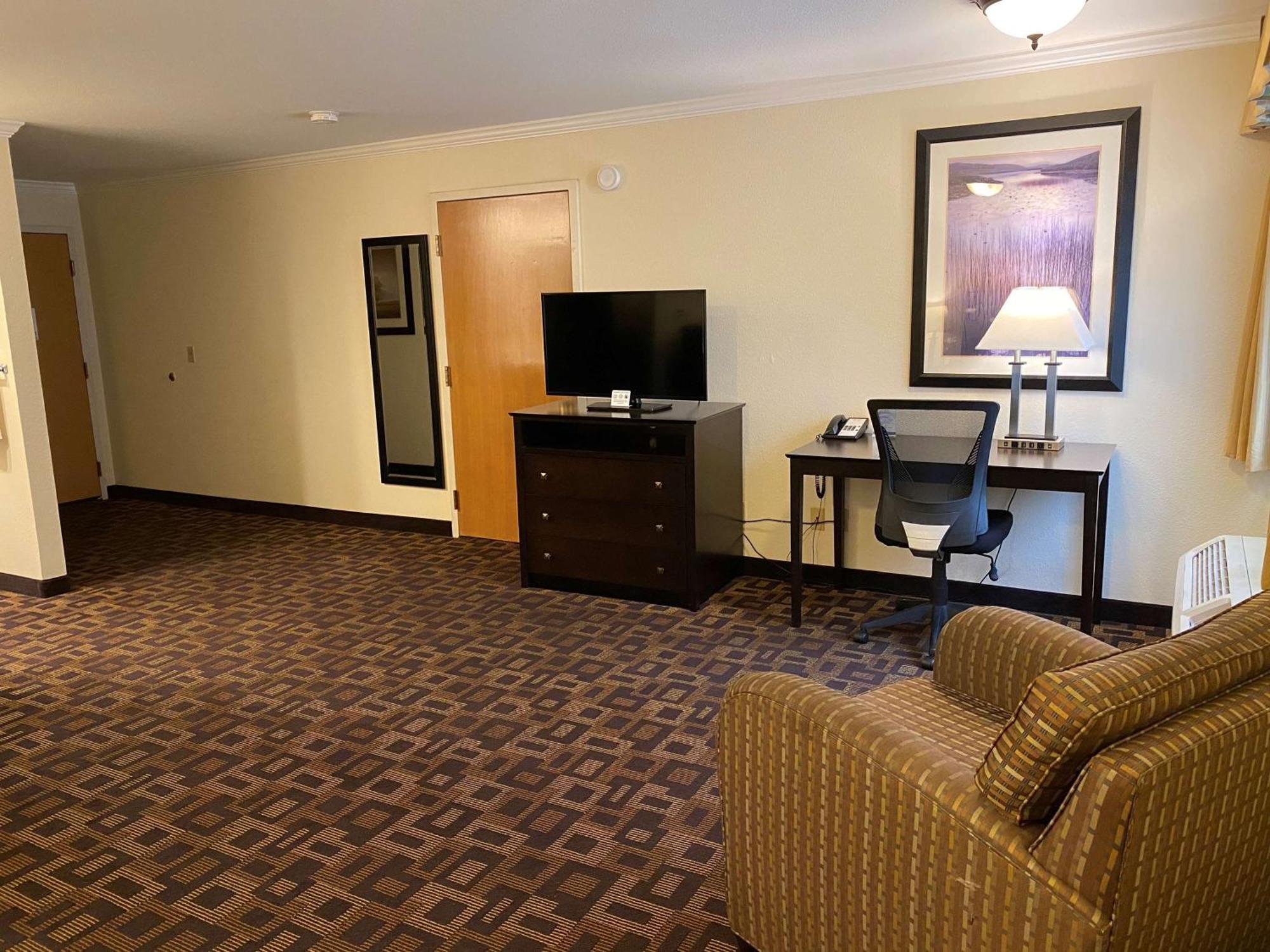 Best Western Plus Inn Of הייווארד מראה חיצוני תמונה